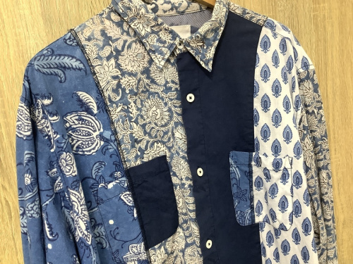 トップスのシャツ