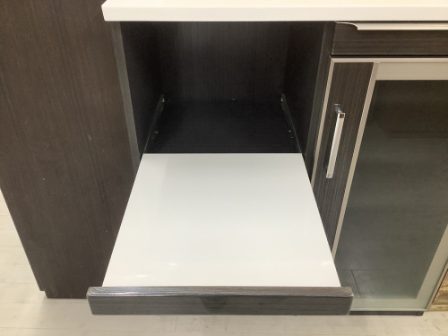 キッチン収納のミドルレンジボード