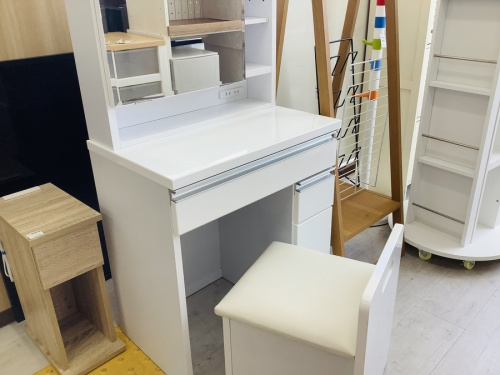 収納家具のドレッサー