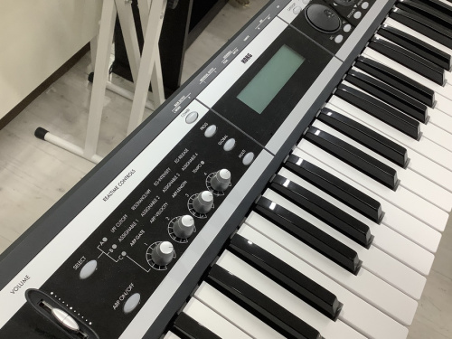 鍵盤楽器の電子ピアノ