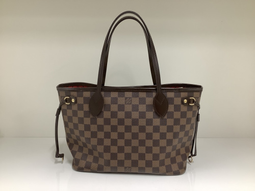 トートバッグのLOUIS VUITTON