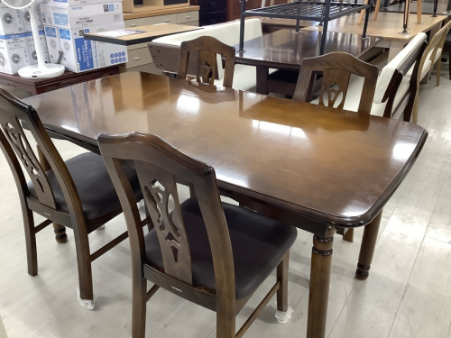 生活家具のテーブル