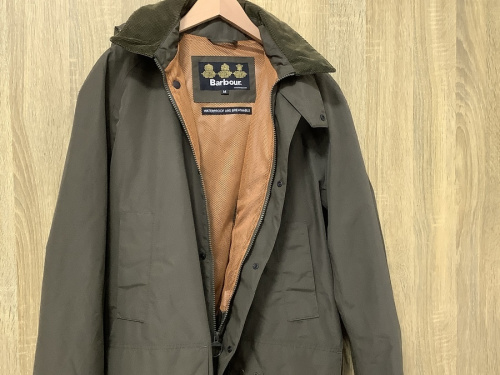 ナイロンジャケットのBabour