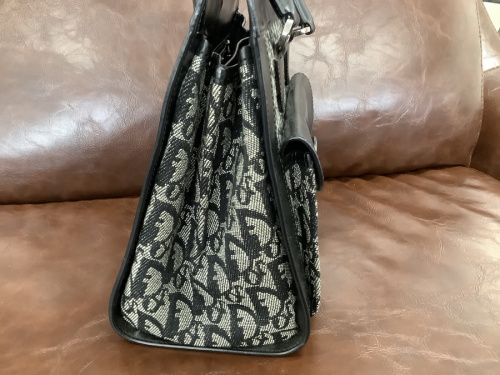 ブランドバッグのハンドバッグ