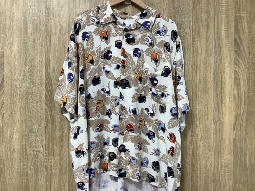 シャツのKarl Helmut