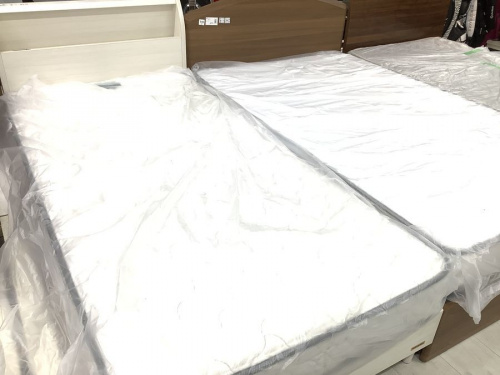 家具のベッド