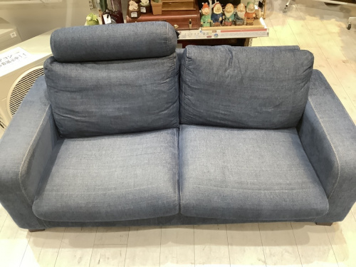 3人掛けのデニムソファー