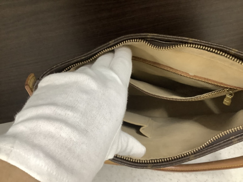 ブランドバッグのハンドバッグ