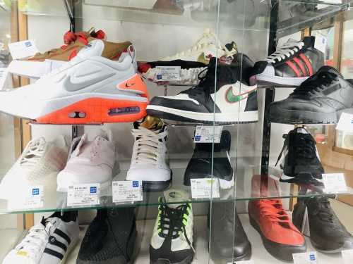 ローカットスニーカーのNIKE