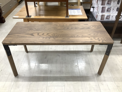 テーブルの生活家具