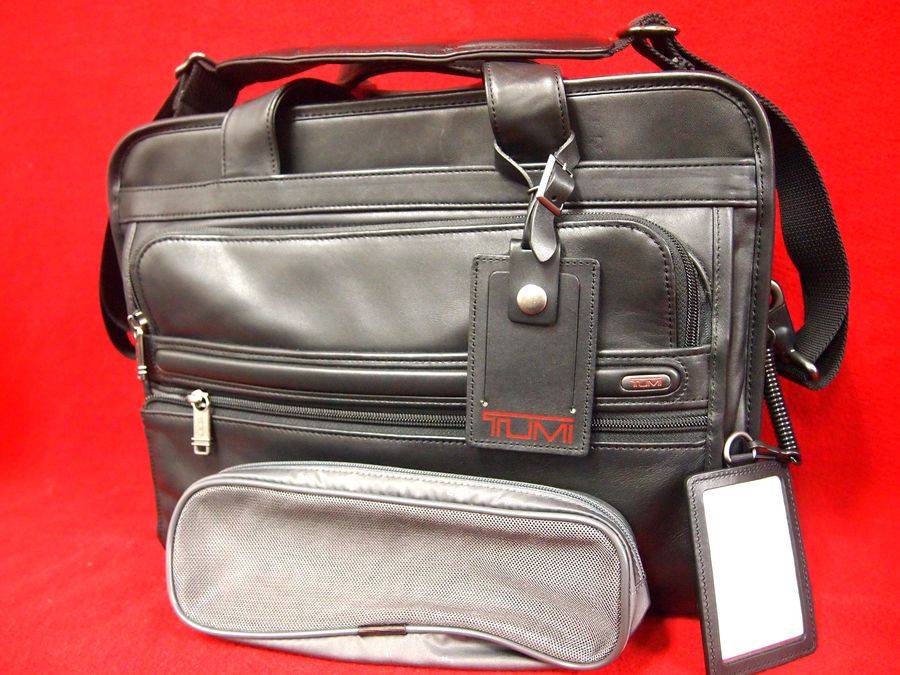 TUMI G4.4シリ ーズ エッセンシャル・ブリーフ ナパレザー96130 TUMI（トゥミ）のエッセンシャルブリーフケース黒(96130D4)が