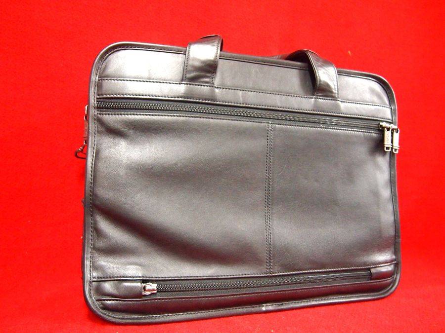 TUMI（トゥミ）のエッセンシャルブリーフケース黒(96130D4)が