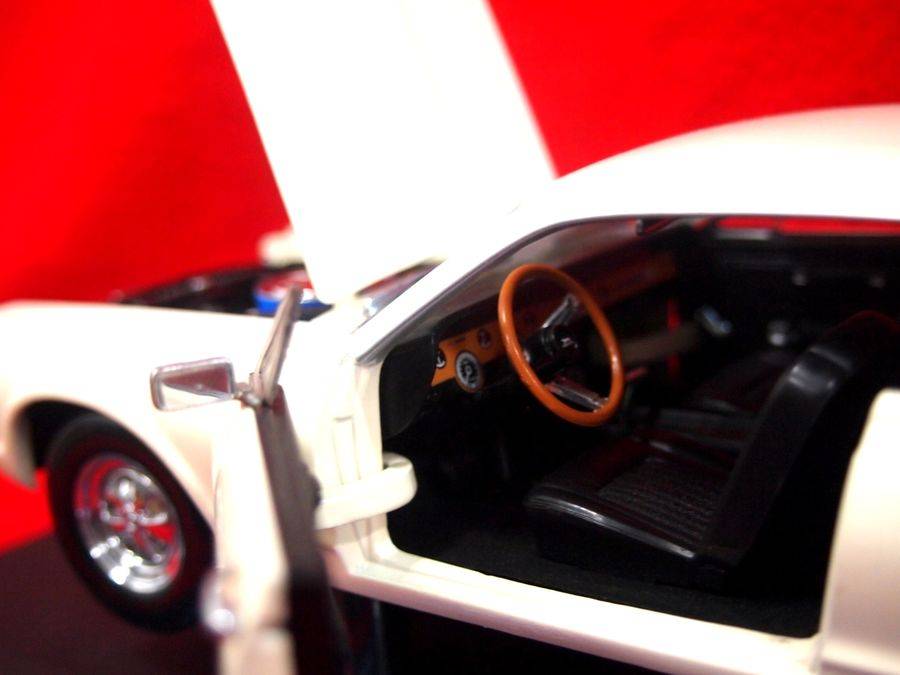SUNSTAR(サンスター)の1/18スケールマーキュリークーガー XRが