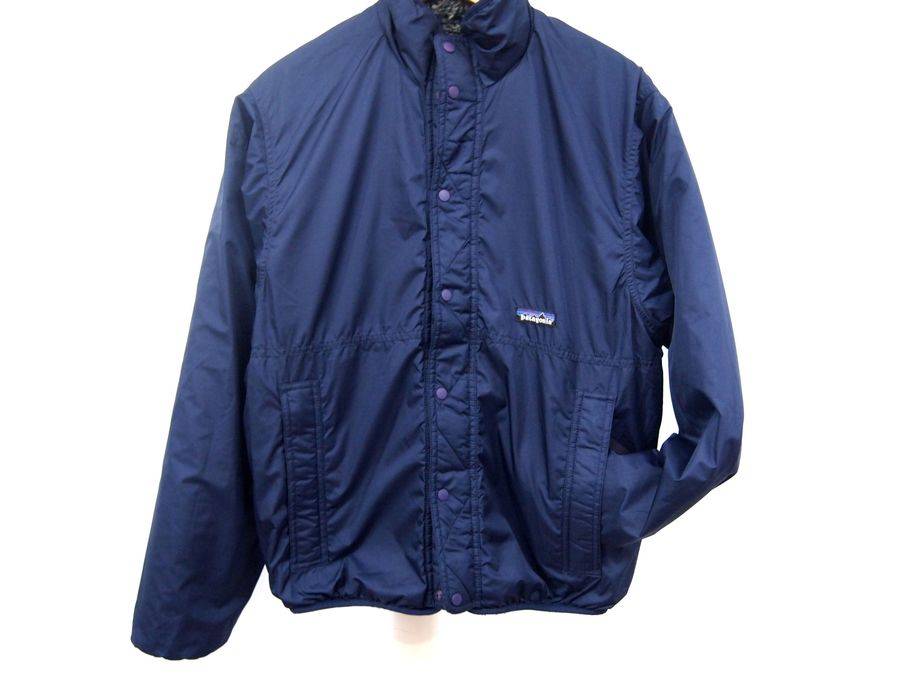 新品未使用patagonia リバーシブルフード付きジャケット 2T patagonia（パタゴニア）のリバーシブルジャケット（29321）が買取入荷