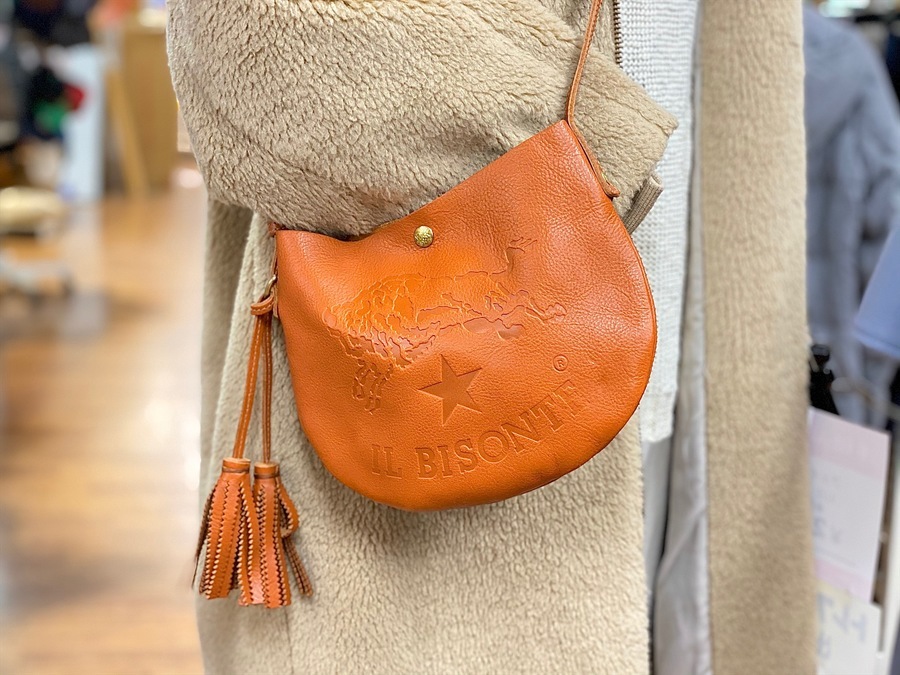 スマホで購入】IL BISONTE（イルビゾンテ）のショルダーバッグを入荷