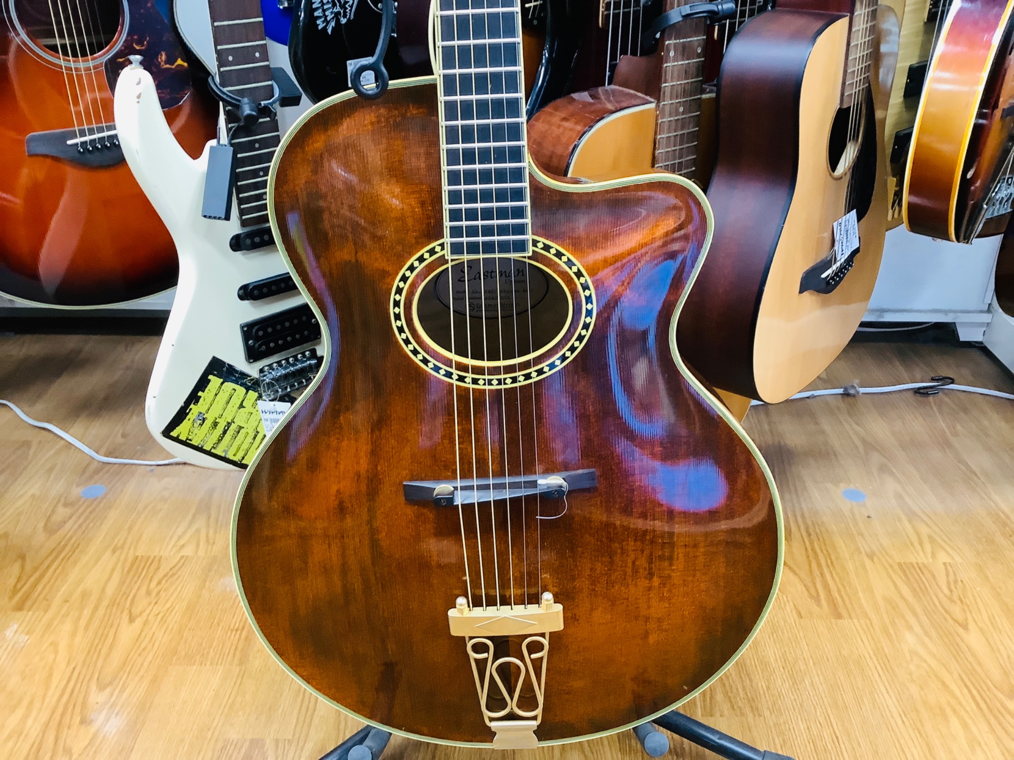 EASTMAN(イーストマン)アコースティックギターAR-804C入荷いたし