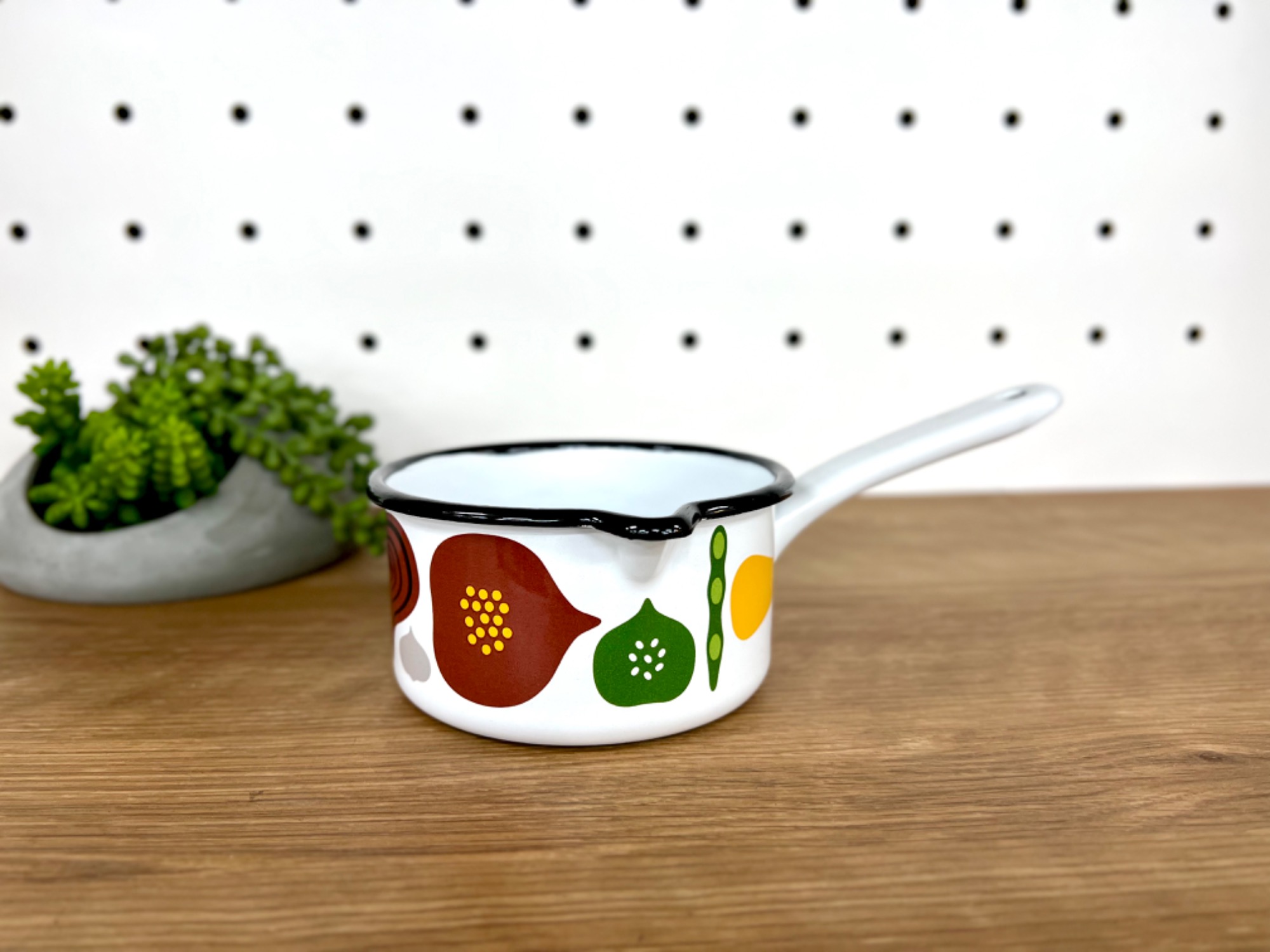 可愛い！ホーロー鍋！【HACKMAN】サマーソースパン 入荷いたしました