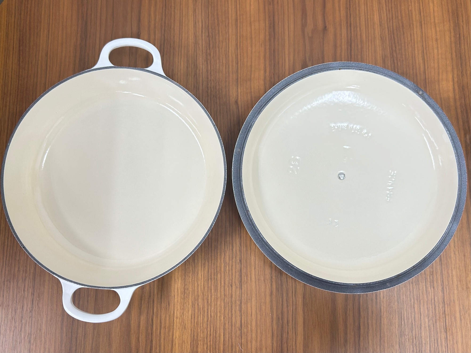 ル・クルーゼ　ビュッフェキャセロール　LE CREUSET 26cm ホワイト LE CREUSET/ル・クルーゼ】ビュッフェ・キャセロール ホワイト 買取