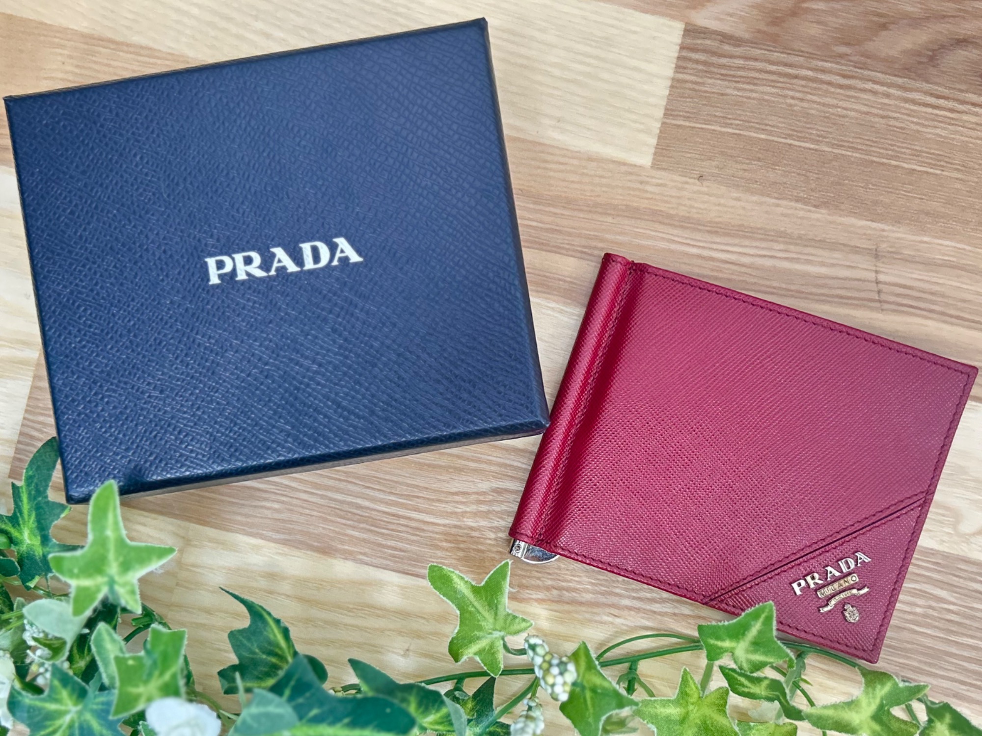 PRADA/プラダ】マネークリップ ボイルトフォイユ・ビクトリーヌ 買取