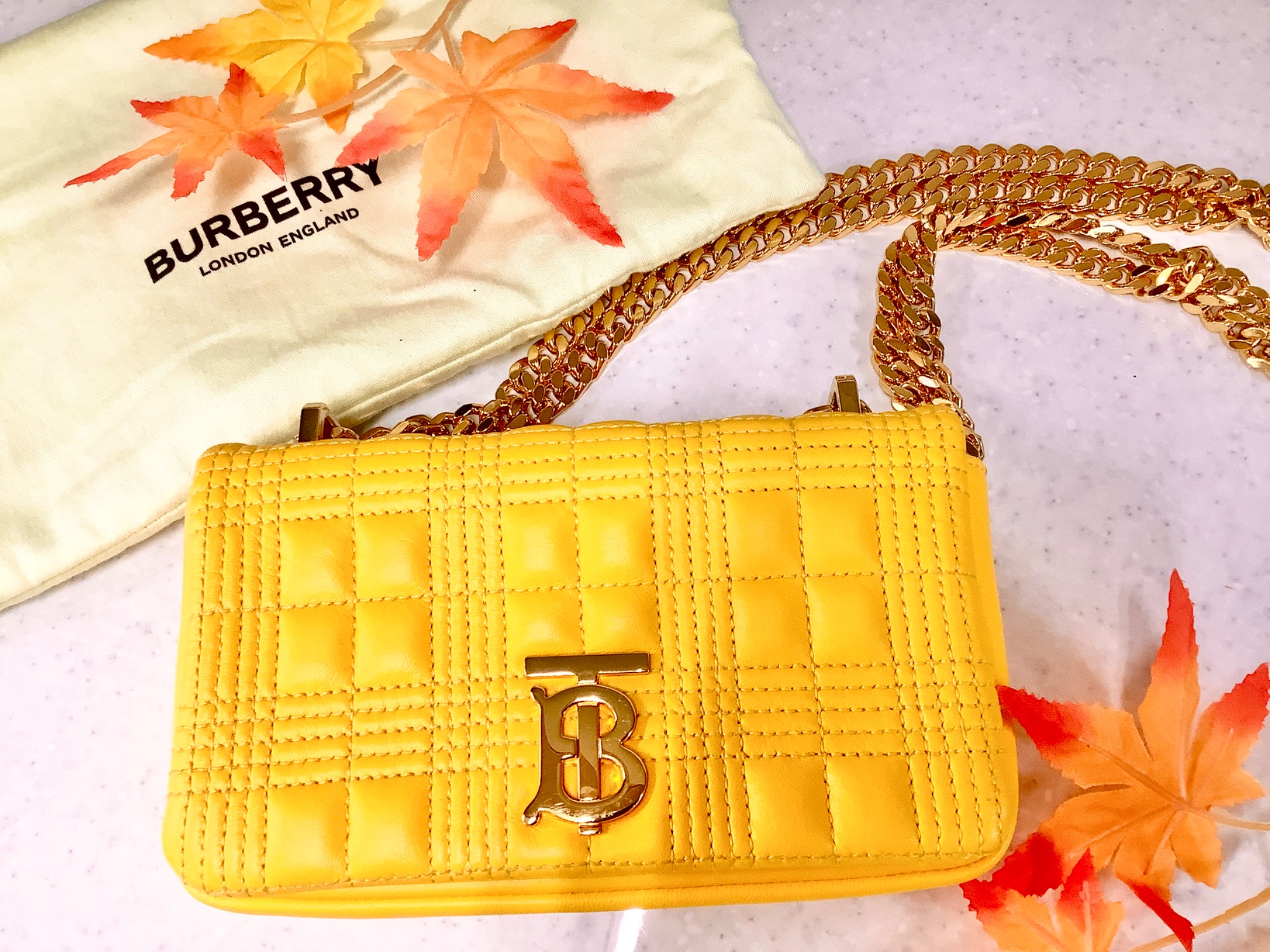 専用バーバリー チェーン ショルダーバッグ イエロー 【公式通販】