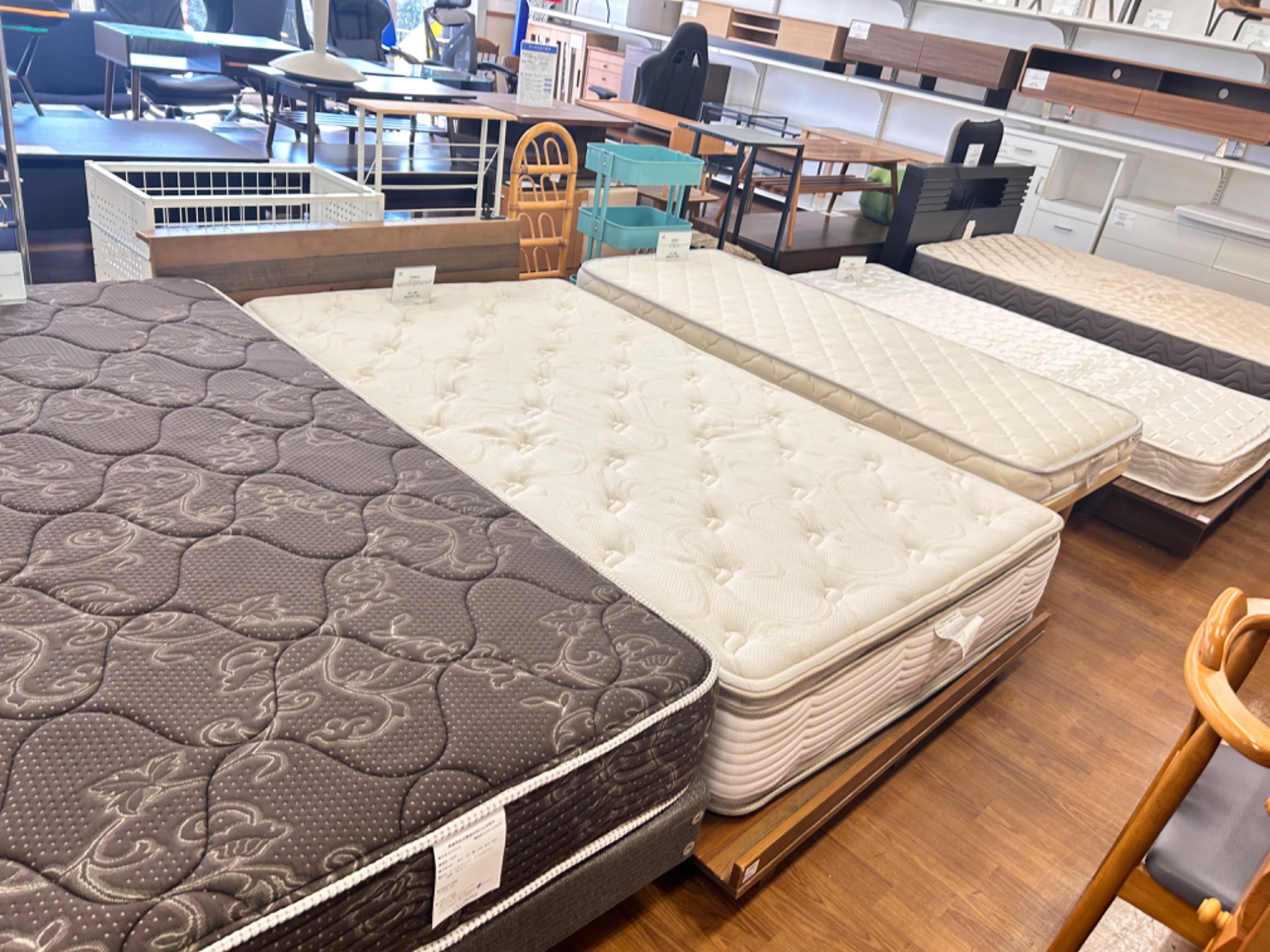 シングルベッド、セミダブルベッドなど多数展示中！ベッドを買うなら