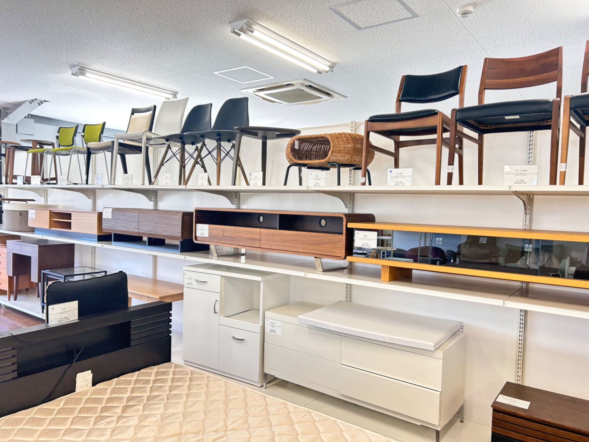 シングルベッド、セミダブルベッドなど多数展示中！ベッドを買うなら