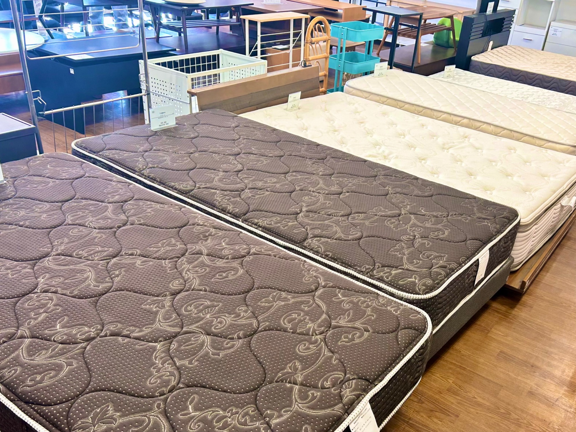 シングルベッド、セミダブルベッドなど多数展示中！ベッドを買うなら