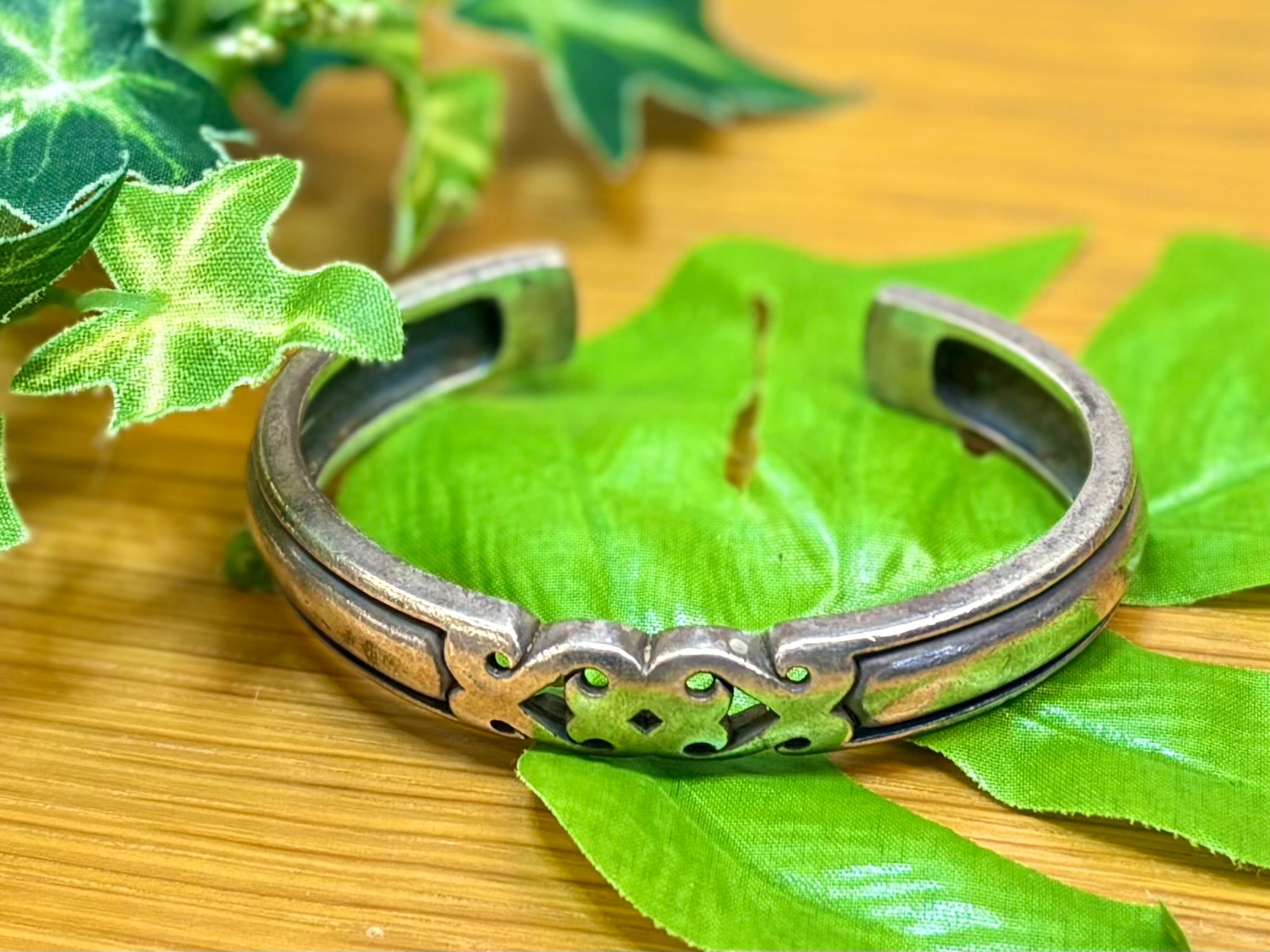 ナバホ族 インディアンジュエリー】シルバーバングル 買取入荷いたし