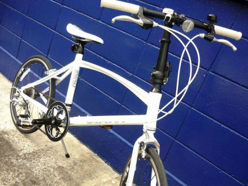 スポーツ用品の自転車