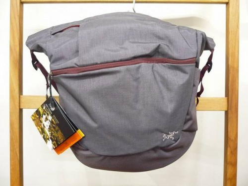 スポーツ・アウトドアのバッグ