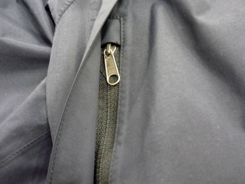 マウンテンパーカーのドットショット