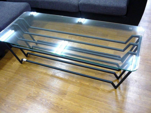 ガラステーブルのウニコ（UNICO）