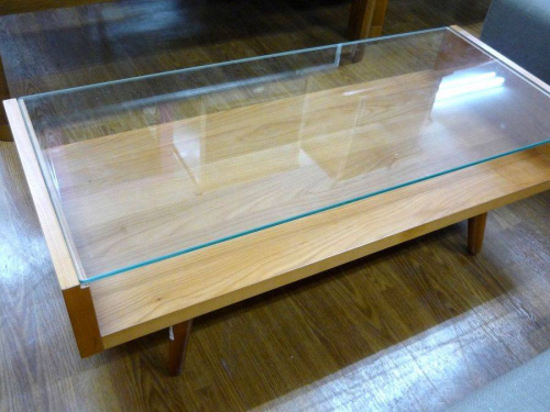 リビングテーブル