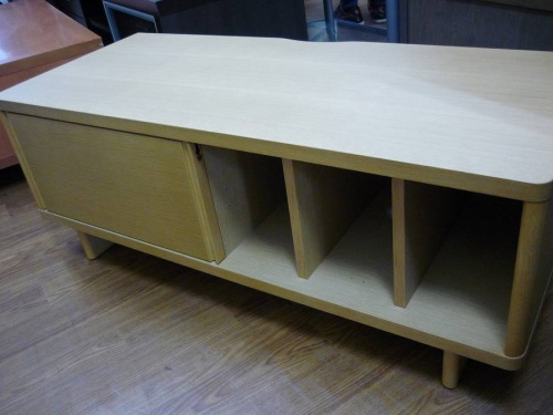 テレビ台のカリモク