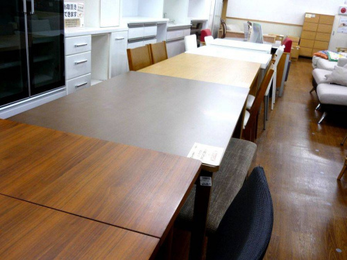 ベンチのベンチダイニング