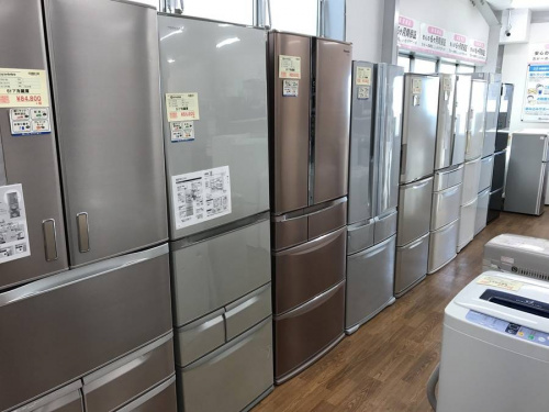電化製品の６ドア冷蔵庫