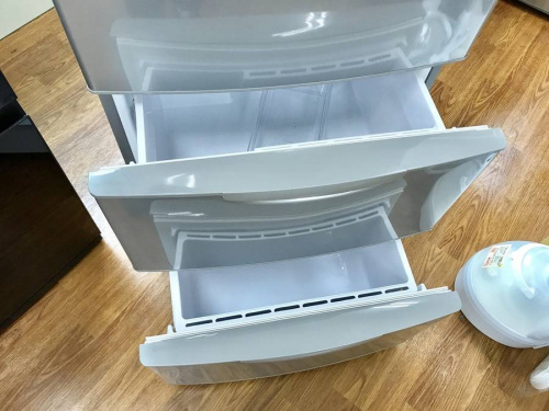 AQUAの３ドア冷蔵庫