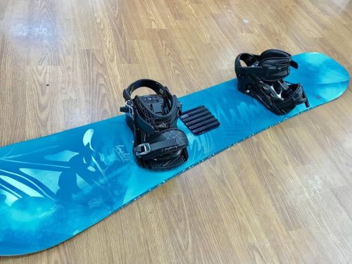 スポーツ用品のスノーボード