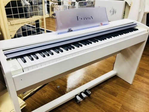 楽器の電子ピアノ