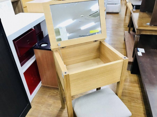 家具のドレッサー