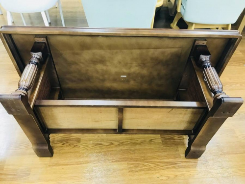 テーブルのカリモク