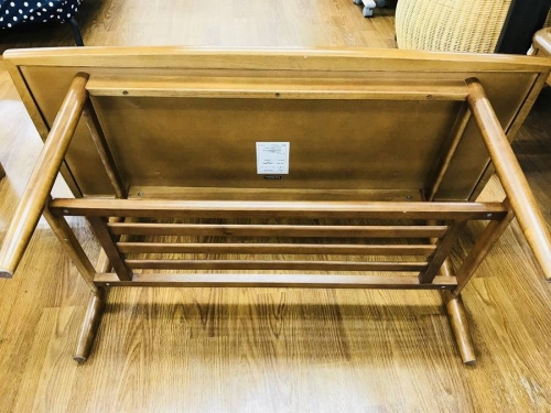 テーブルのカリモク