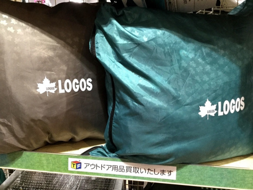 アウトドア用品のシュラフ