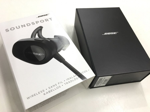 オーディオ機器のヘッドホン