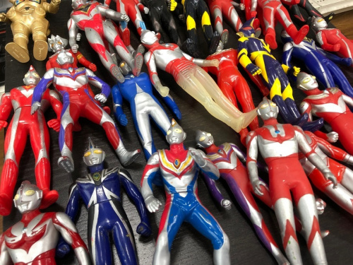 フィギュア　ソフビのウルトラマン　仮面ライダー