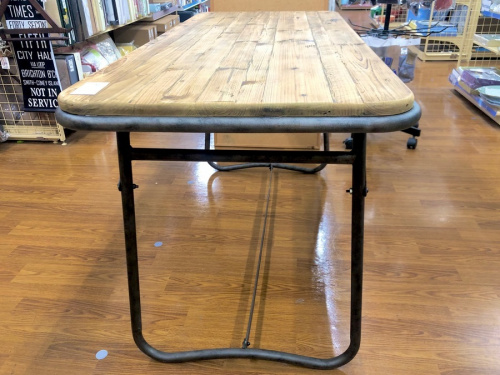 ダイニングテーブルの湘南 中古家具