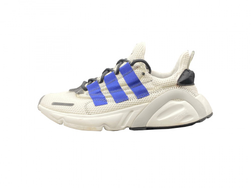 スニーカーのadidas