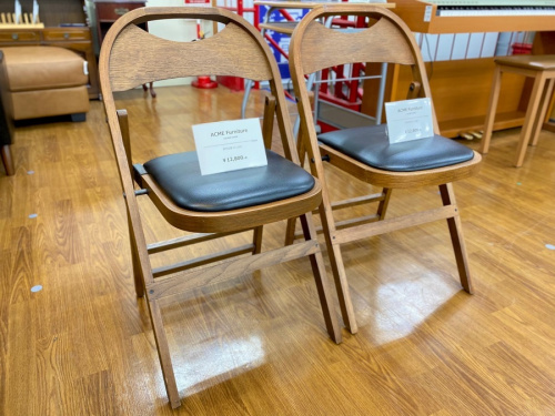 チェアのACME Furniture（アクメファニチャー）