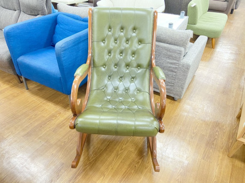 イスのパンチングロッキングチェアー