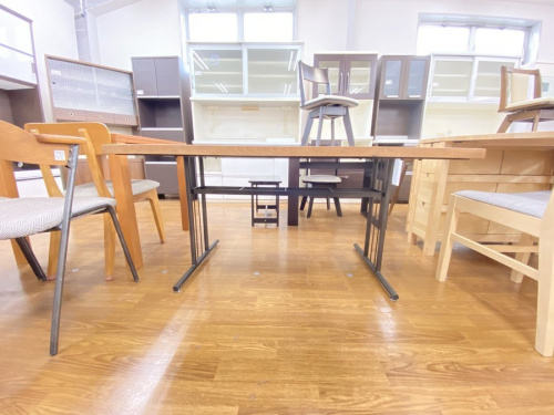 ダイニングテーブルの関家具
